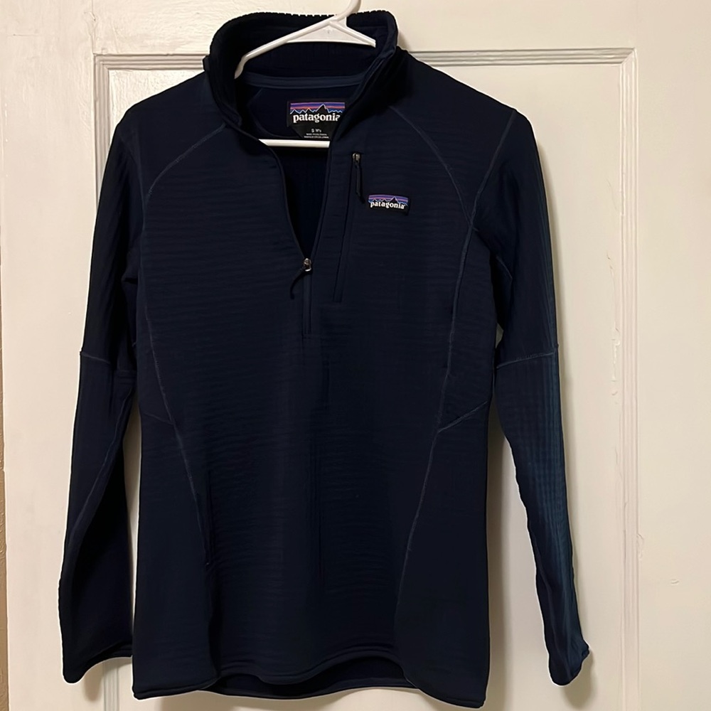Women’s Patagonia R1 1/4 zip pullover Size S *EUC*        Classic Navy
